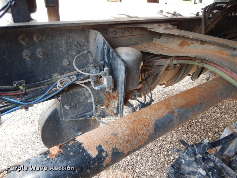 image for item DM6288 2010 Mack CHU613  semi truck