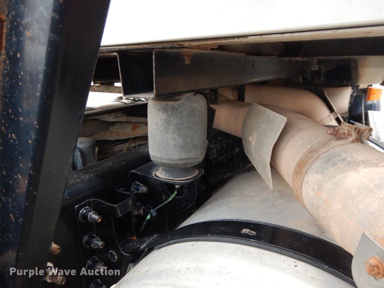 image for item DM6288 2010 Mack CHU613  semi truck