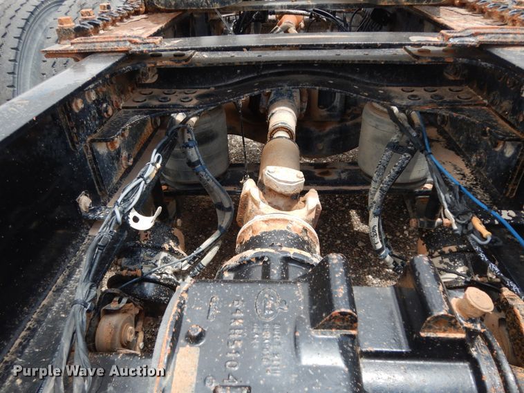 image for item DM6288 2010 Mack CHU613  semi truck