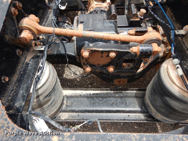 image for item DM6288 2010 Mack CHU613  semi truck