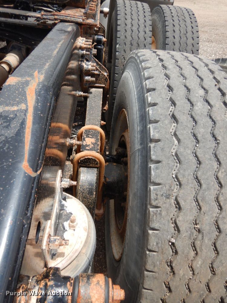 image for item DM6288 2010 Mack CHU613  semi truck