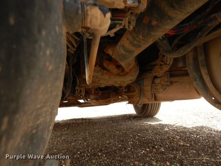 image for item DM6288 2010 Mack CHU613  semi truck