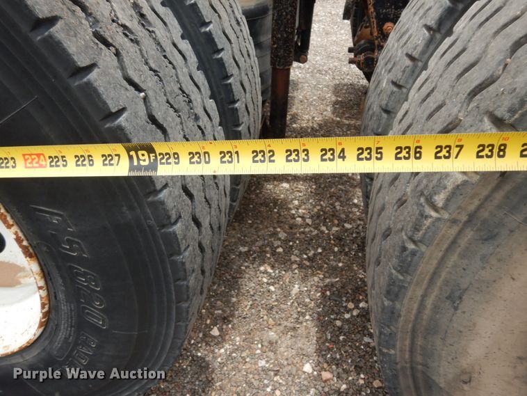 image for item DM6288 2010 Mack CHU613  semi truck