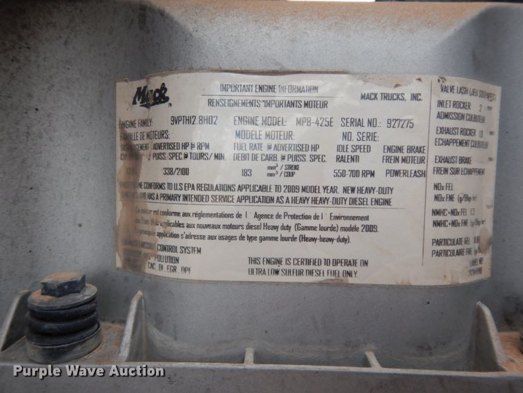 image for item DM6288 2010 Mack CHU613  semi truck