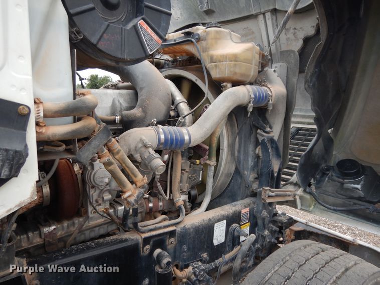 image for item DM6288 2010 Mack CHU613  semi truck