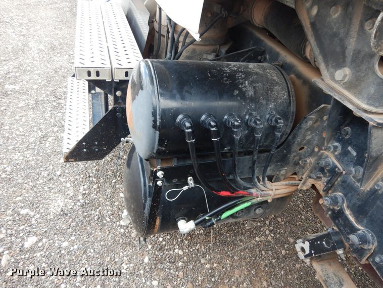 image for item DM6288 2010 Mack CHU613  semi truck