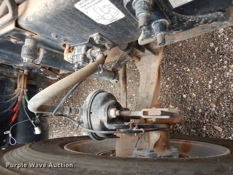 image for item DM6288 2010 Mack CHU613  semi truck