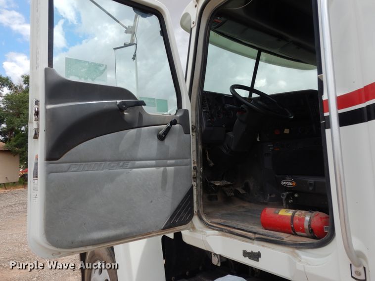 image for item DM6288 2010 Mack CHU613  semi truck