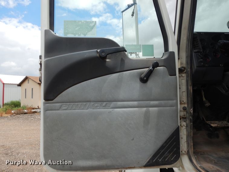 image for item DM6288 2010 Mack CHU613  semi truck