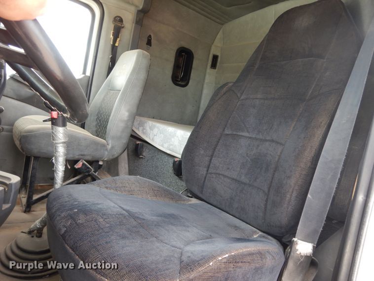 image for item DM6288 2010 Mack CHU613  semi truck