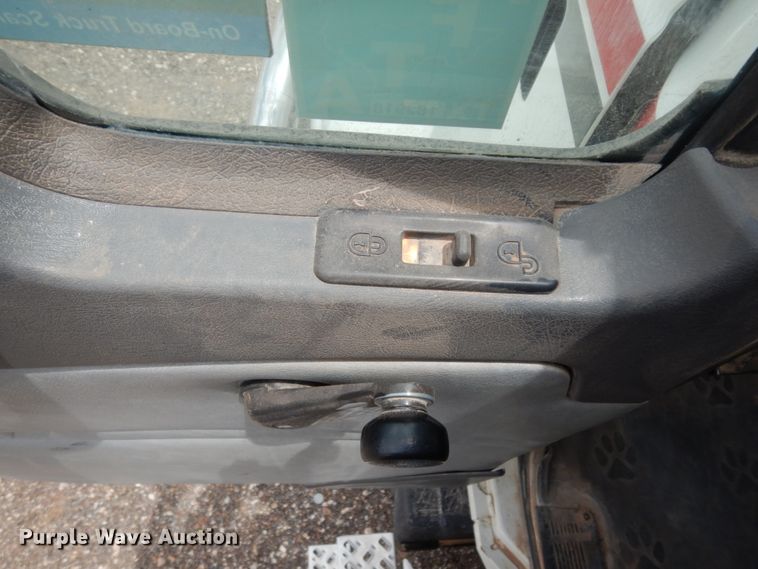 image for item DM6288 2010 Mack CHU613  semi truck