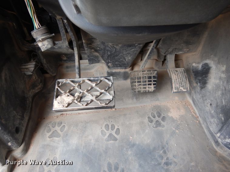 image for item DM6288 2010 Mack CHU613  semi truck