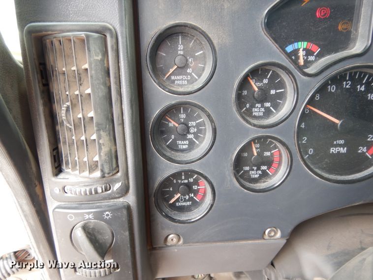 image for item DM6288 2010 Mack CHU613  semi truck