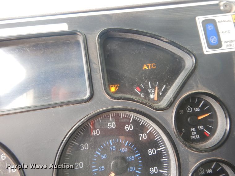 image for item DM6288 2010 Mack CHU613  semi truck