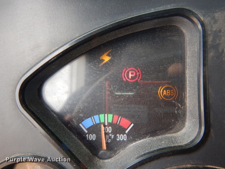 image for item DM6288 2010 Mack CHU613  semi truck