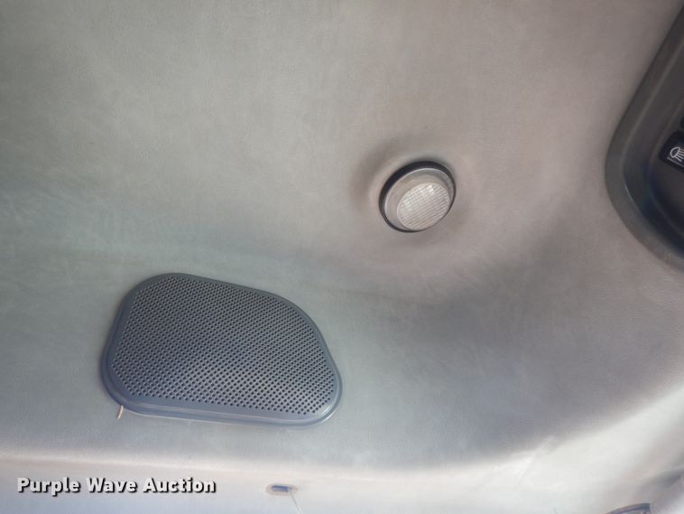 image for item DM6288 2010 Mack CHU613  semi truck