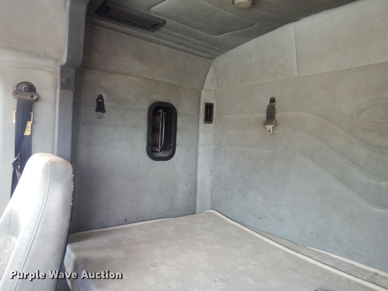 image for item DM6288 2010 Mack CHU613  semi truck