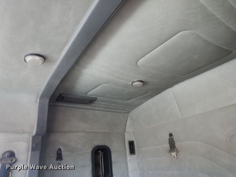 image for item DM6288 2010 Mack CHU613  semi truck