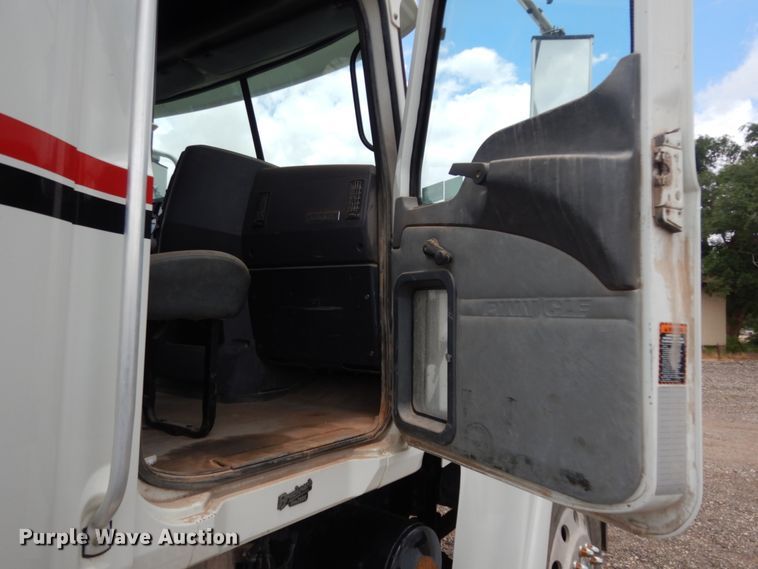 image for item DM6288 2010 Mack CHU613  semi truck