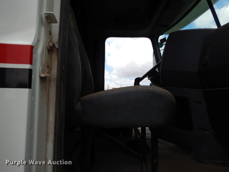 image for item DM6288 2010 Mack CHU613  semi truck