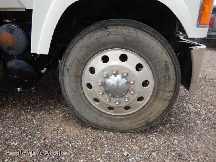 image for item DM6288 2010 Mack CHU613  semi truck