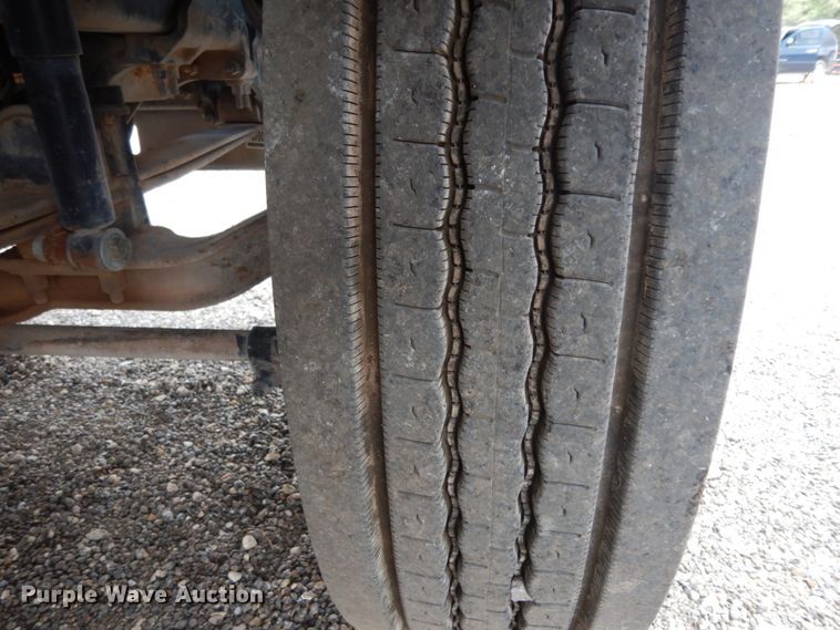 image for item DM6288 2010 Mack CHU613  semi truck