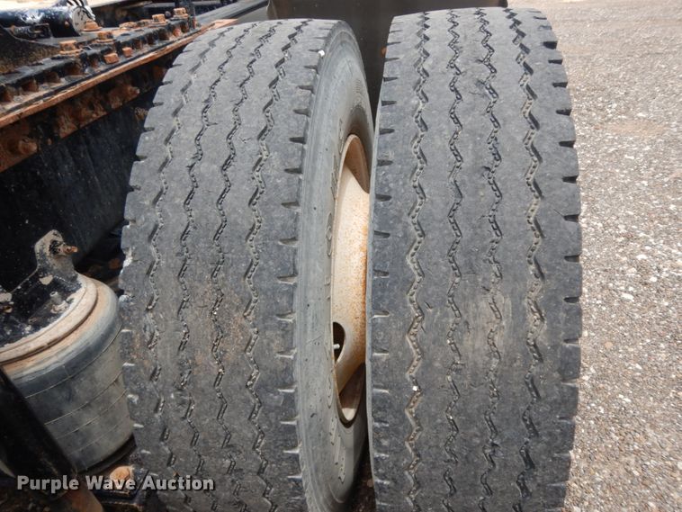 image for item DM6288 2010 Mack CHU613  semi truck