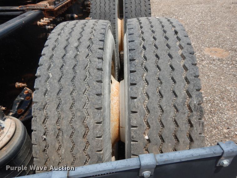 image for item DM6288 2010 Mack CHU613  semi truck