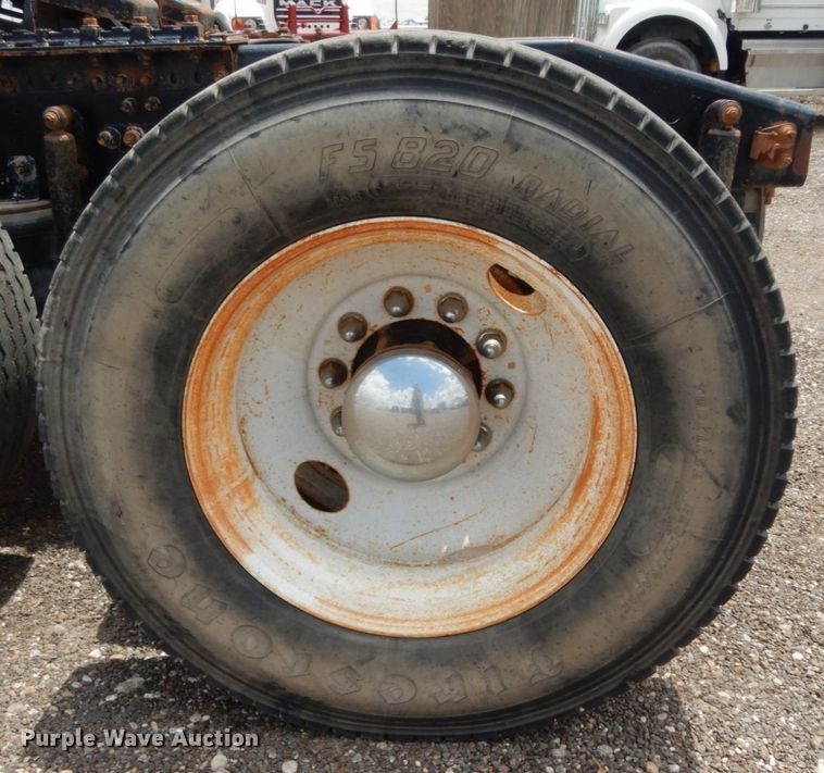 image for item DM6288 2010 Mack CHU613  semi truck