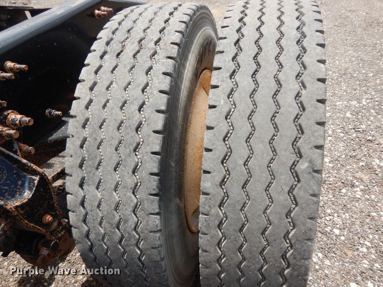 image for item DM6288 2010 Mack CHU613  semi truck