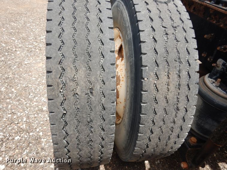 image for item DM6288 2010 Mack CHU613  semi truck