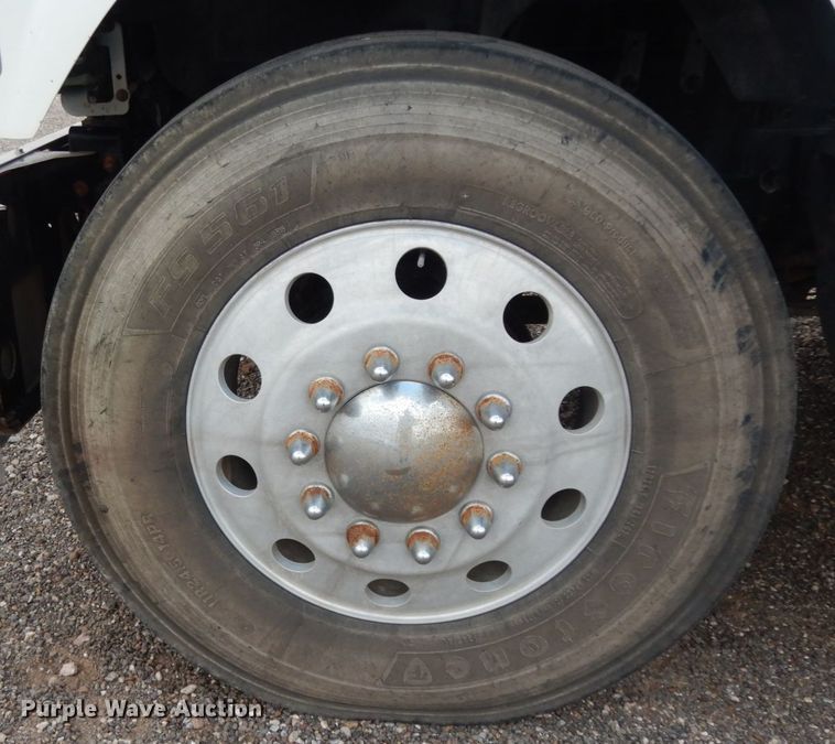 image for item DM6288 2010 Mack CHU613  semi truck