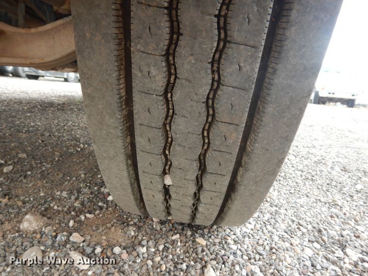 image for item DM6288 2010 Mack CHU613  semi truck