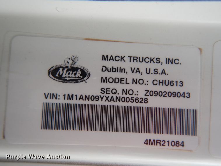 image for item DM6288 2010 Mack CHU613  semi truck