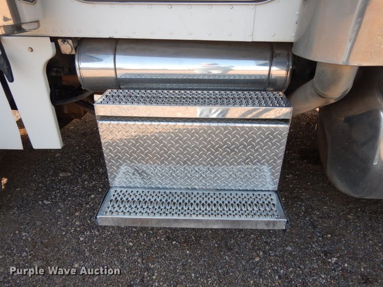 image for item DM6289 2006 Peterbilt 379  semi truck