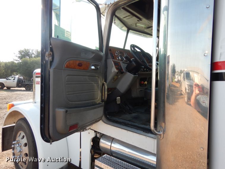 image for item DM6289 2006 Peterbilt 379  semi truck