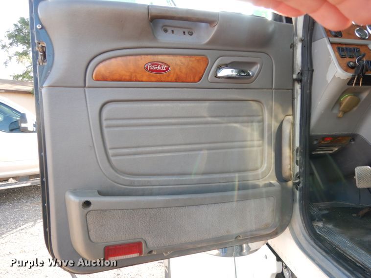 image for item DM6289 2006 Peterbilt 379  semi truck