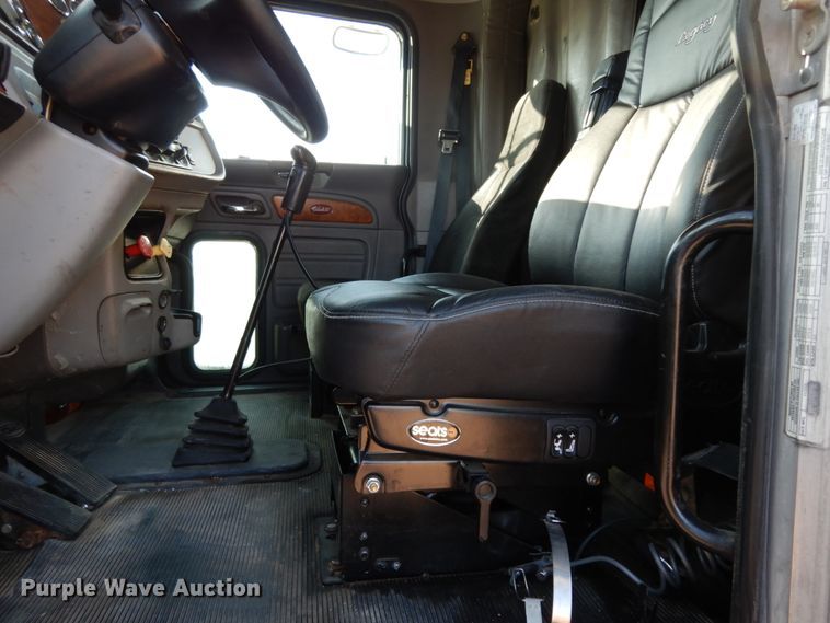 image for item DM6289 2006 Peterbilt 379  semi truck