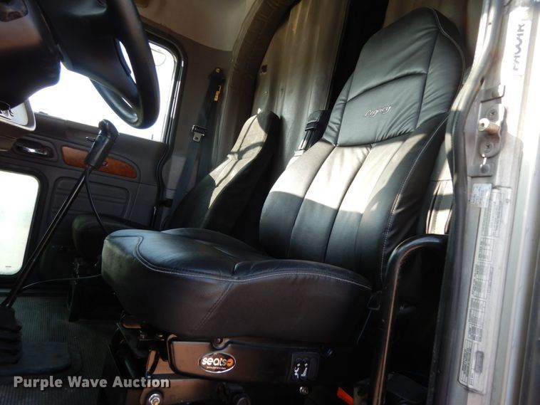 image for item DM6289 2006 Peterbilt 379  semi truck