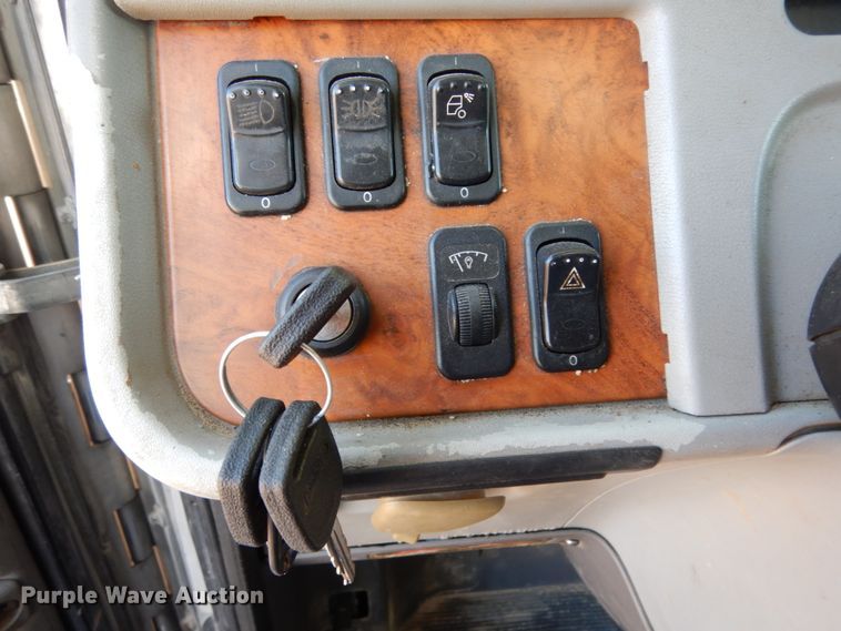 image for item DM6289 2006 Peterbilt 379  semi truck