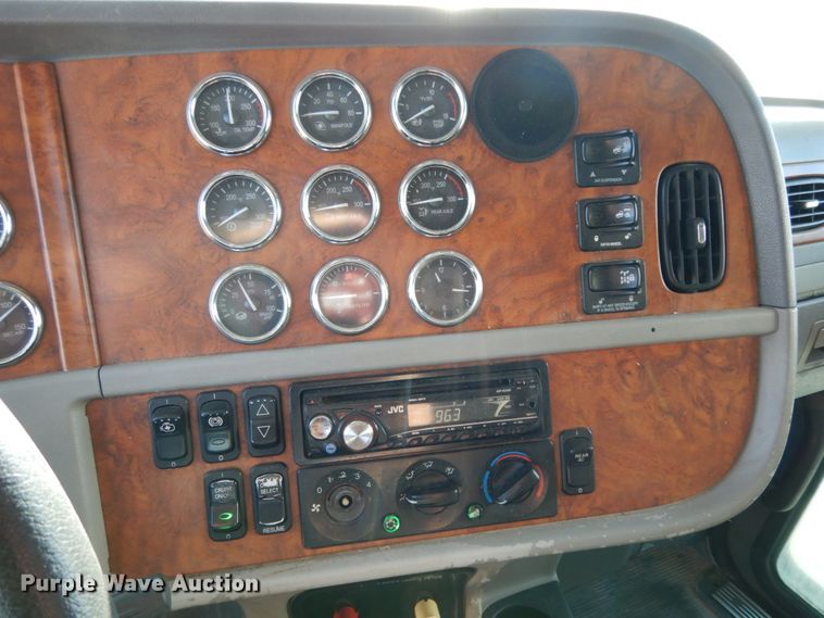 image for item DM6289 2006 Peterbilt 379  semi truck