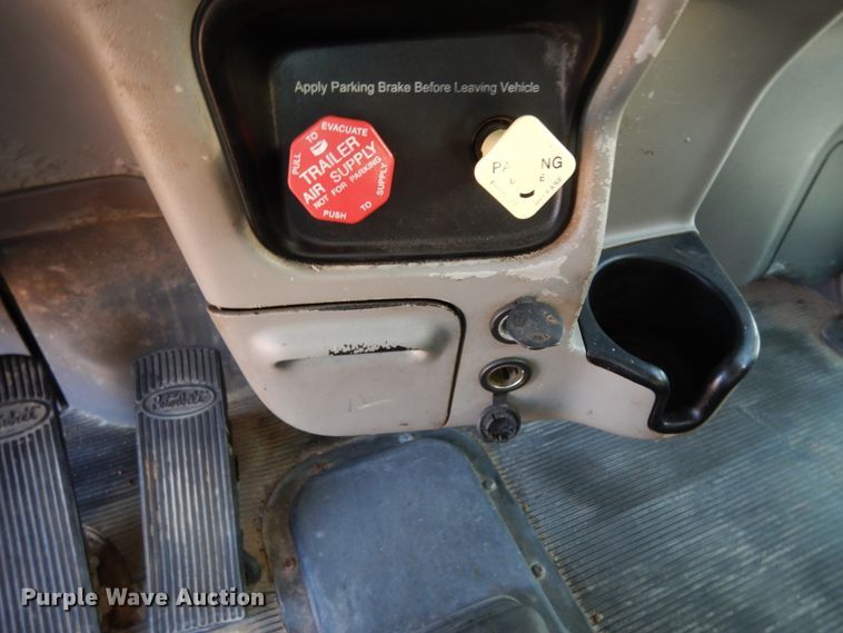 image for item DM6289 2006 Peterbilt 379  semi truck