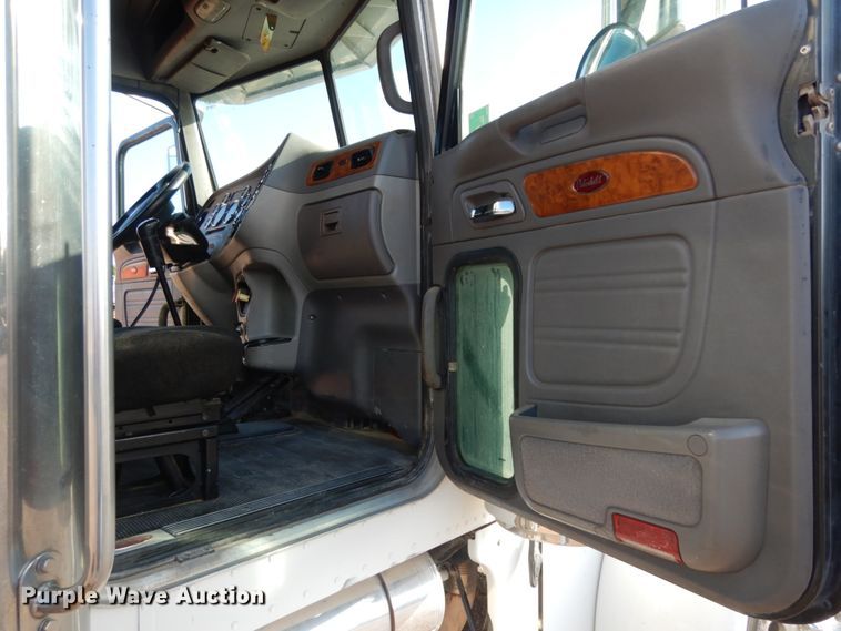 image for item DM6289 2006 Peterbilt 379  semi truck