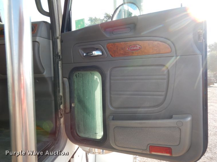 image for item DM6289 2006 Peterbilt 379  semi truck