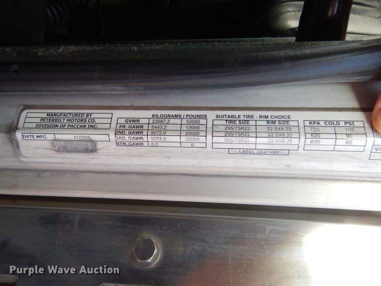 image for item DM6289 2006 Peterbilt 379  semi truck