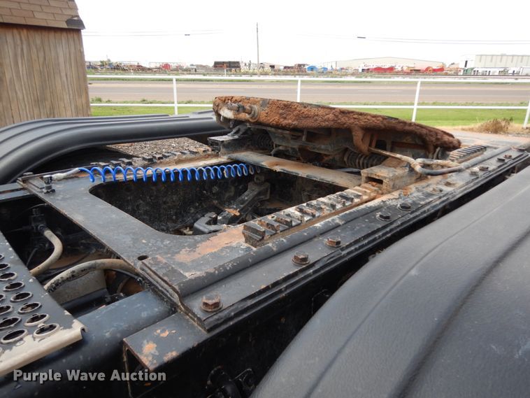 image for item DM6290 2000 Kenworth W900  semi truck