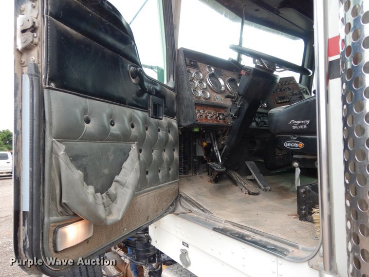 image for item DM6290 2000 Kenworth W900  semi truck