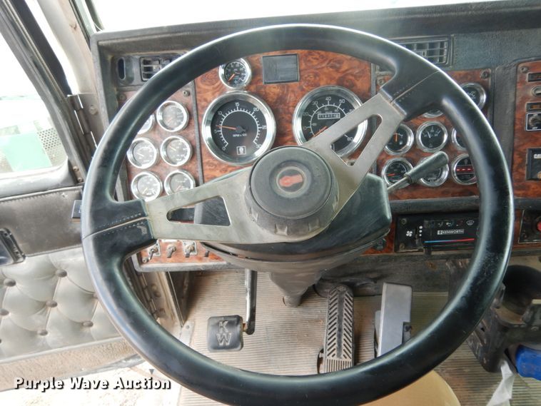 image for item DM6290 2000 Kenworth W900  semi truck