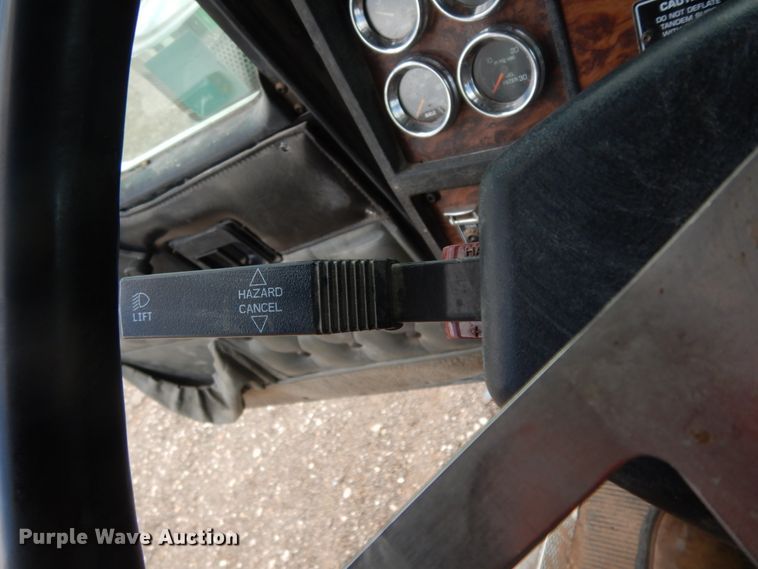 image for item DM6290 2000 Kenworth W900  semi truck