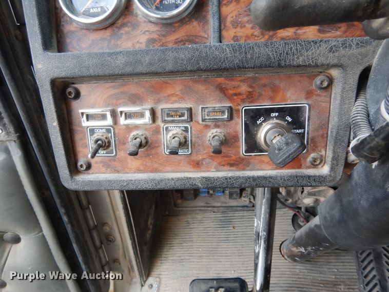 image for item DM6290 2000 Kenworth W900  semi truck